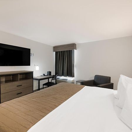 Essence Express Wayne Hotel Екстериор снимка