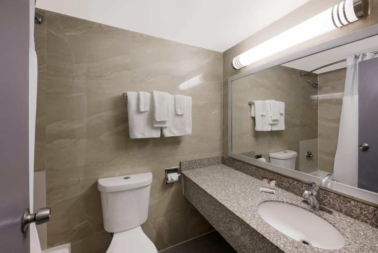 Essence Express Wayne Hotel Екстериор снимка